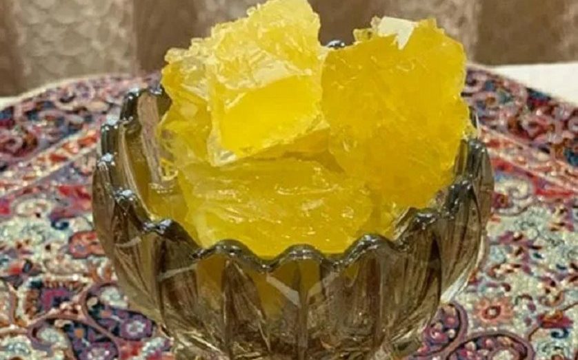 چند تکه نبات زرد